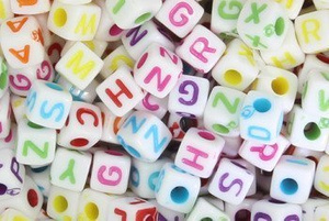 Koraliki Akrylowe Kostki Literki 6x6mm